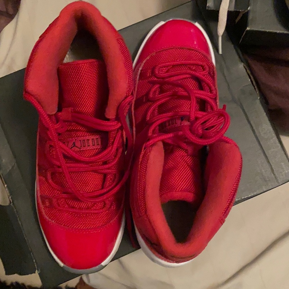 Selling old jordans